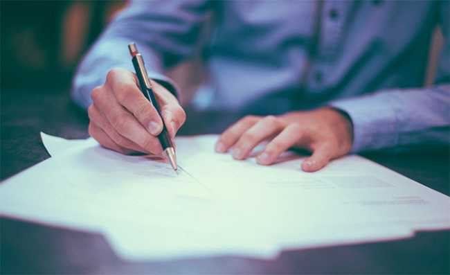 lavoro offerte 6 firma uomo frontale