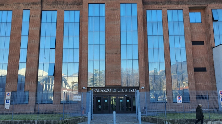 Finte fatture all'insaputa dei clienti: commercialista e tributarista a processo
